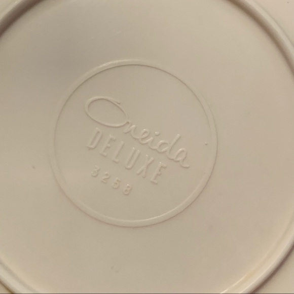 Vintage 1969 Oneida Raggedy Ann & Andy Children’s Dinnerware Set - Picture 10 of 11